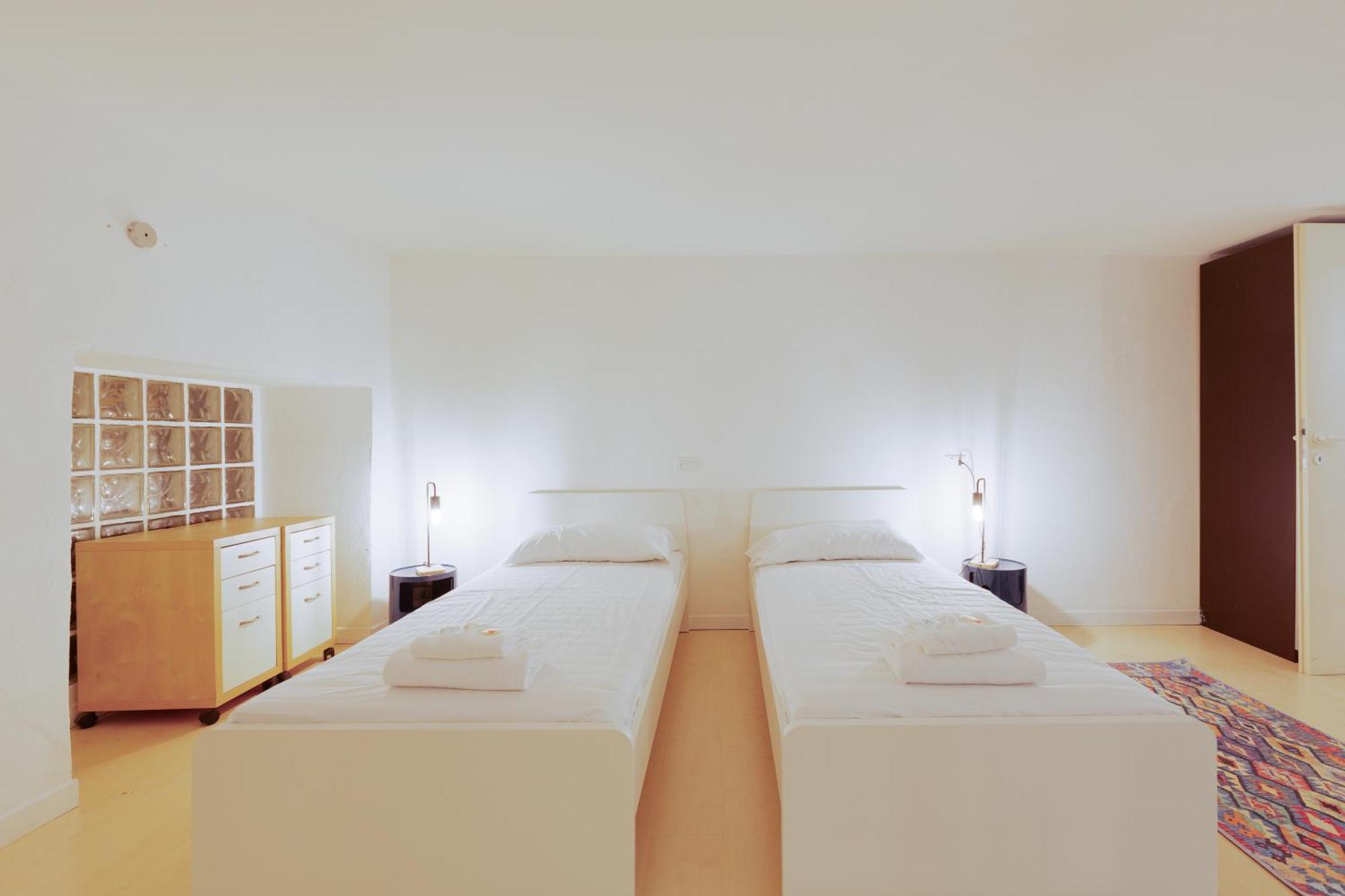 شقة Sant'Agostino - Charming Retreat 210M From M2 ميلان المظهر الخارجي الصورة